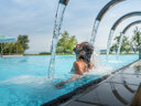 Bodensee mit Burg und Traumtherme am Ufer