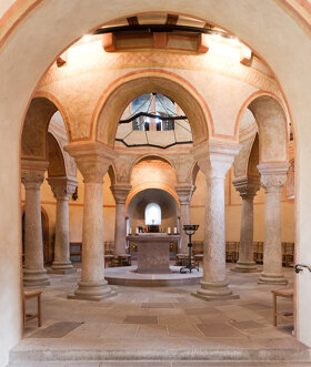 michaelskirche innen hoch c Tourismus und Kongressmanagement Fulda