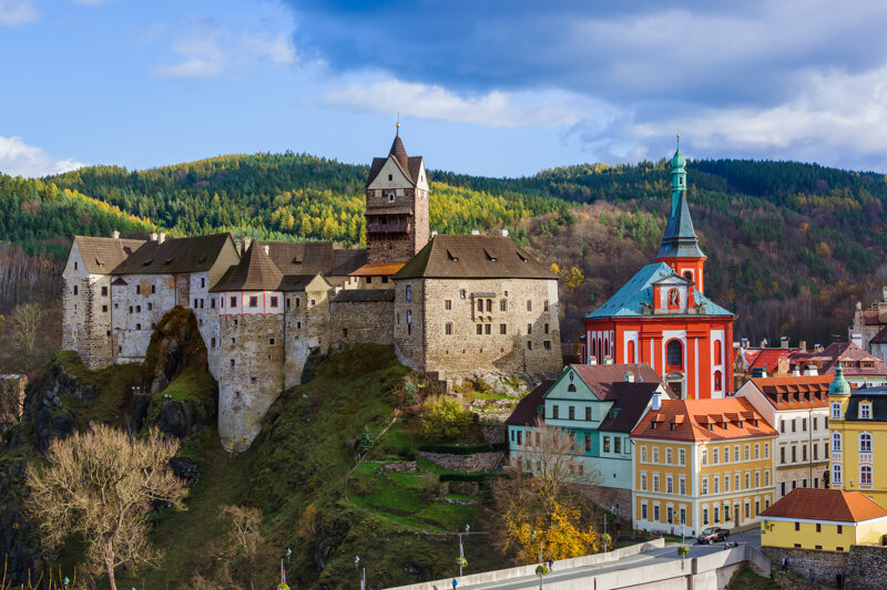 Burg Loket im Frühjahr – Mittelalterliche Burganlage in Böhmen