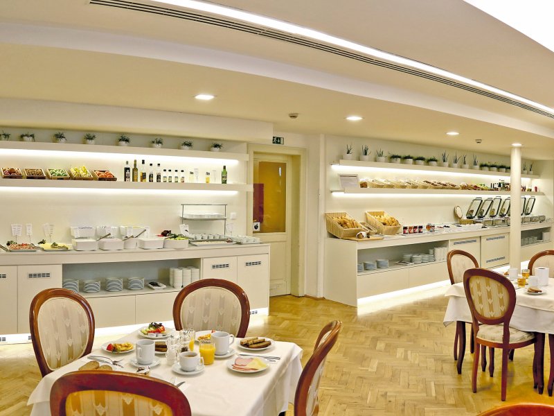 Heller Frühstücksraum