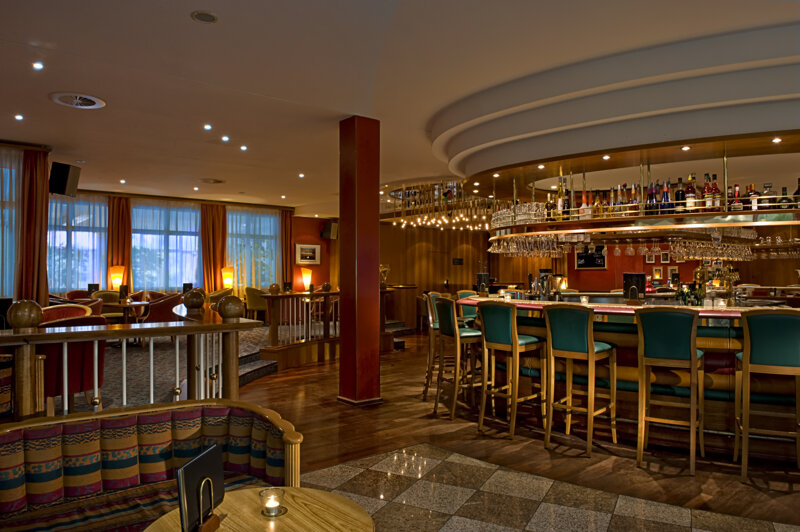 WEI01-hotel bar1.high res