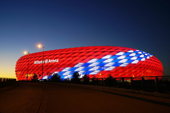 Allianz Arena rot-weiss-blau © München Tourismus Tommy Lösch