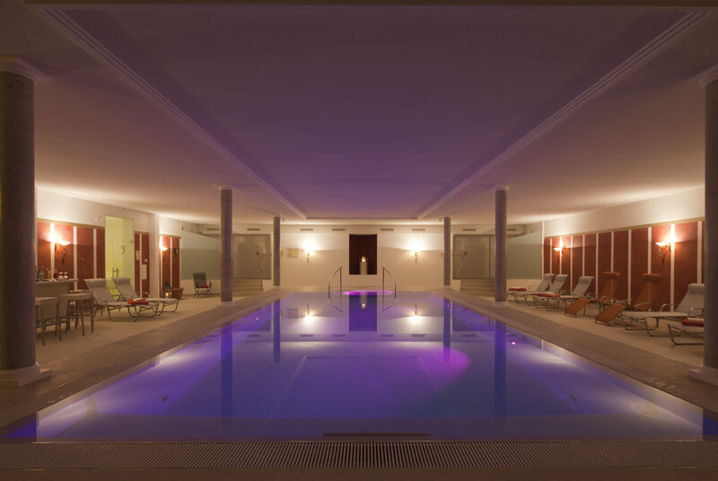Wellnessbereich mit Indoor-Pool