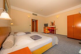 Dbl room side sea view 7