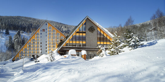 Spindlermühle Pinia Hotel & Resort im Schnee