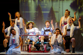 Gruppe fröhlich © Stage Entertainment