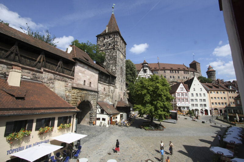 Tiergärtnertor mit Blick auf die Kaiserburg in Nürnberg