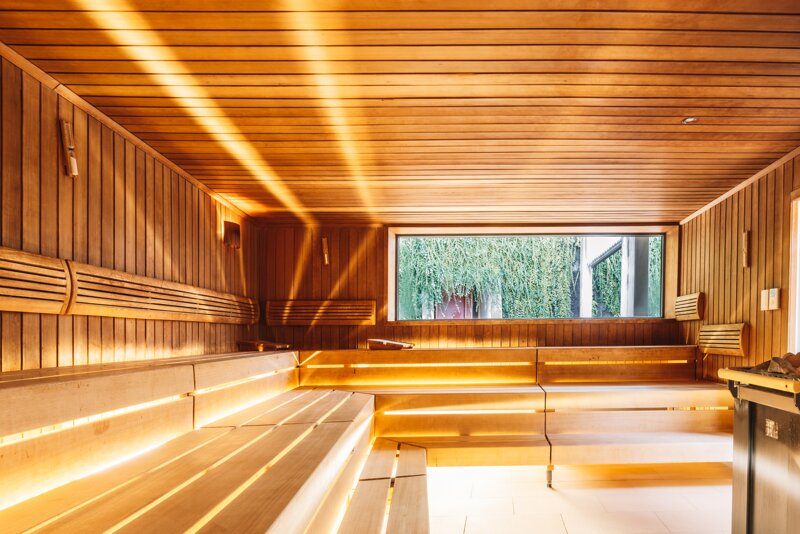 Saunalandschaft in einer Therme