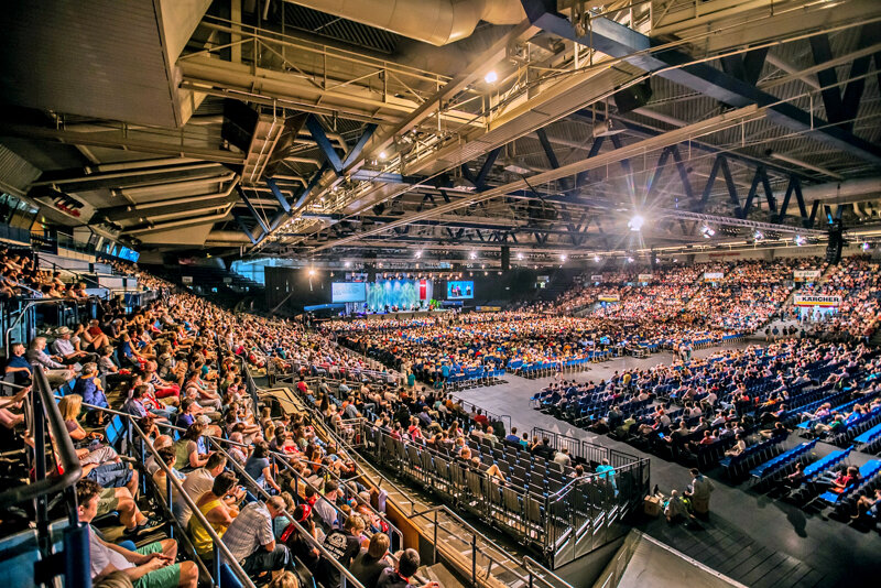 Schleyer-Halle innen