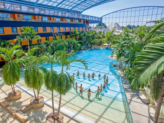 TE Wellenbad Herzform Hand in Hand c THERME ERDING GmbH