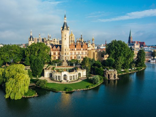 Zwölf Seen, Altstadt, Besuch im Märchenschloss
