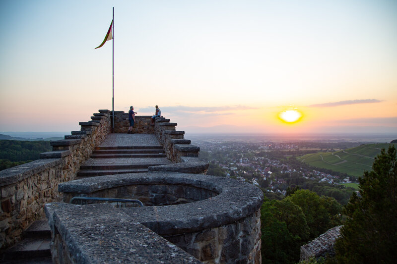 Burgruine mit Blick auf das Rheintal