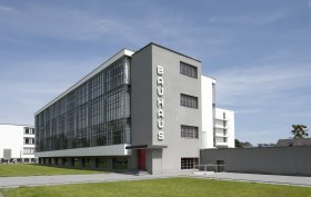 Bauhausgebäude Dessau c Pen Magazine, 2010, Stiftung Bauhaus Dessau Tadashi Okochi