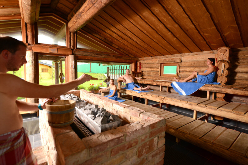 Saunaaufguss in der Erlebnis-Therme Amadé.