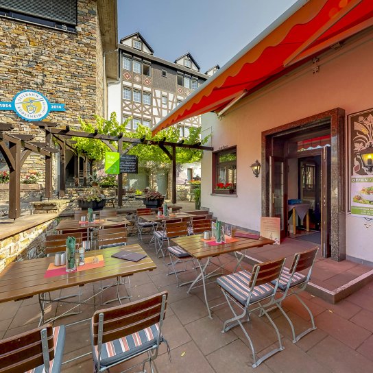 Sonnenterrasse mit Bestuhlung