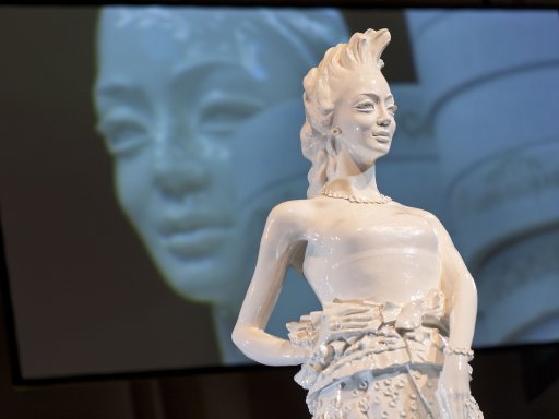 Im Porzellan-Himmel mit weißem Gold im Gepäck