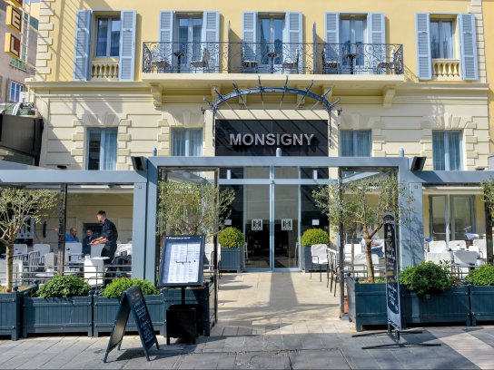 Terrasse und Fassade