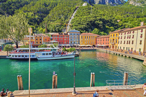 Hotel Europa (blaues Haus) direkt an der Seepromenade