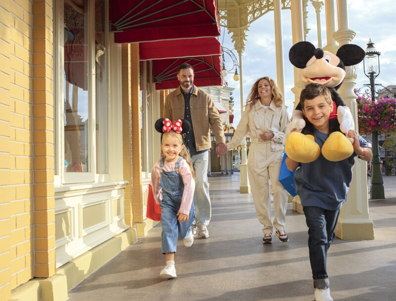 Familie auf der Mainstreet