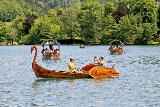 Kayaks on Lake Bohinj c www.slovenia.info Aleš Fevžer