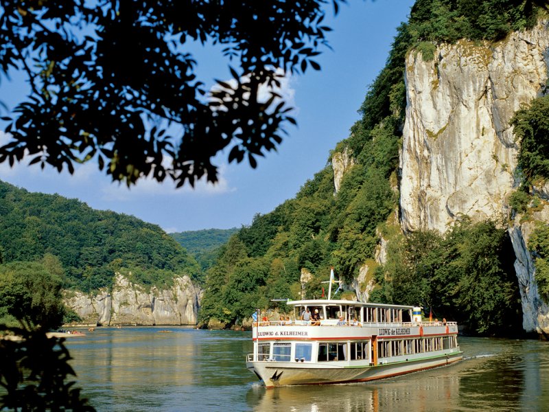 Schiff vor dem Donaudurchbruch