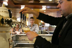 An der Bar 01 c Hotel