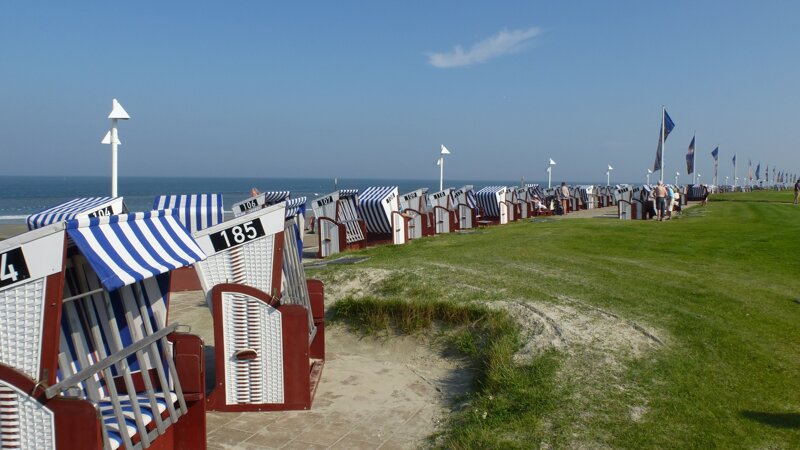 Strandkörbe in den Dünen