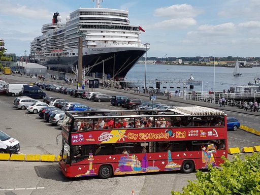 Fischbrötchen an der Förde oder Tour im roten Bus