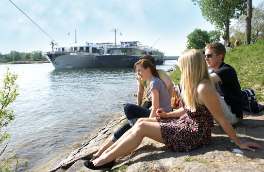 Die Sonne geniessen am Rhein bei Breisach C Breisach-Touristik