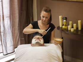 gesichtsbehandlung c Fouad Vollmer Werbeagentur