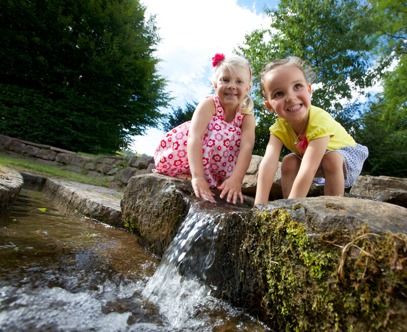 Kinder Bach©Loßburg Information