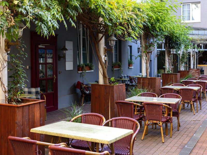 Plaza Hotel Magdeburg Außenterrasse