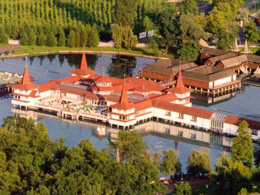 Der weltberühmte See mit warmem Heilwasser