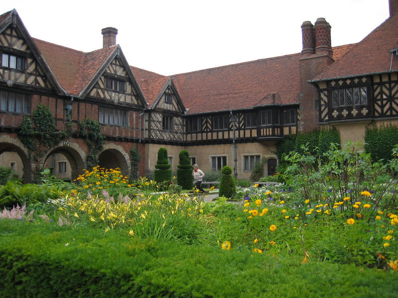 Außenansicht Schloss Cecilienhof im Neuen Garten Potsdam