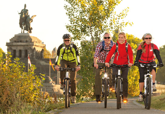 Kaiser Wilhelm Denkmal Radfahrer C Piel Media