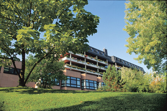 Außenansicht des Hotels an der Therme Therme