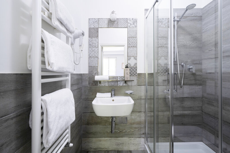 Badezimmer mit Dusche