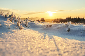 Sonnenaufgang im winterlichen Sauerland Paul Masukowitz c Sauerland Tourismus