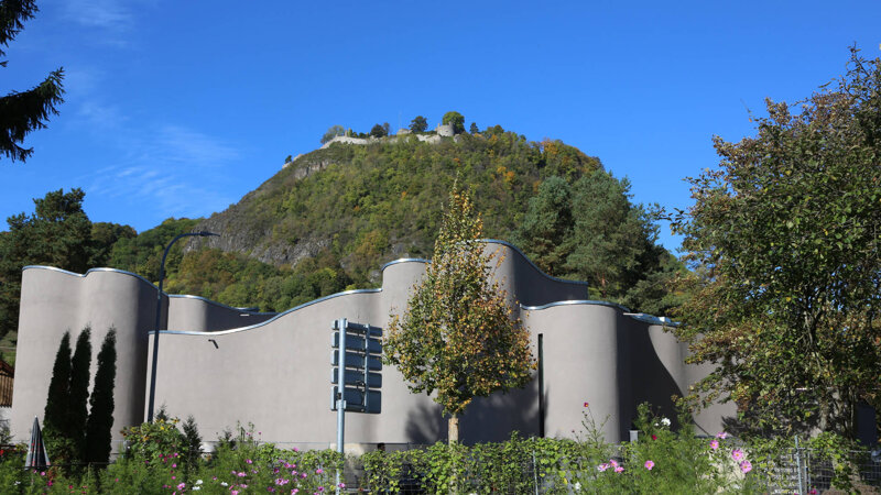 Futuristische Front des MAC Museum Art and Cars