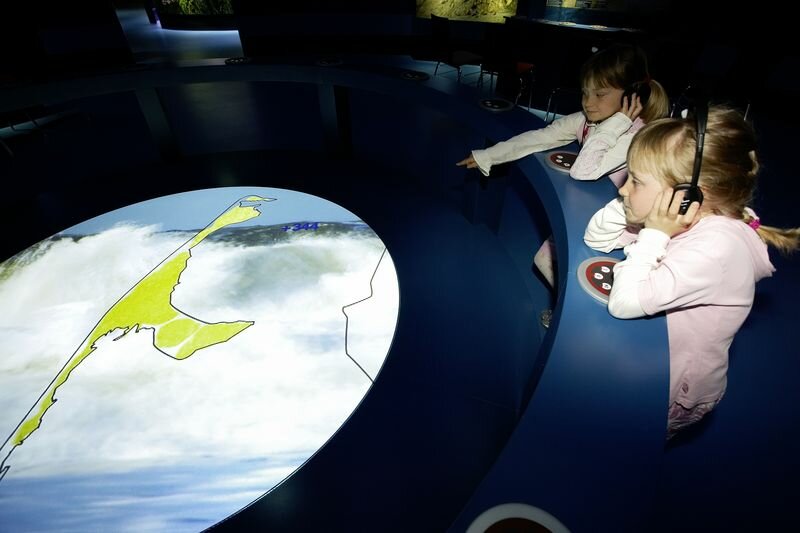 Kinder schauen sich die Entstehung von Sylt an