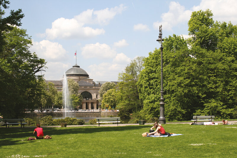 Kurpark mit Kurhaus Wiesbaden – © Wiesbaden Marketing GmbH