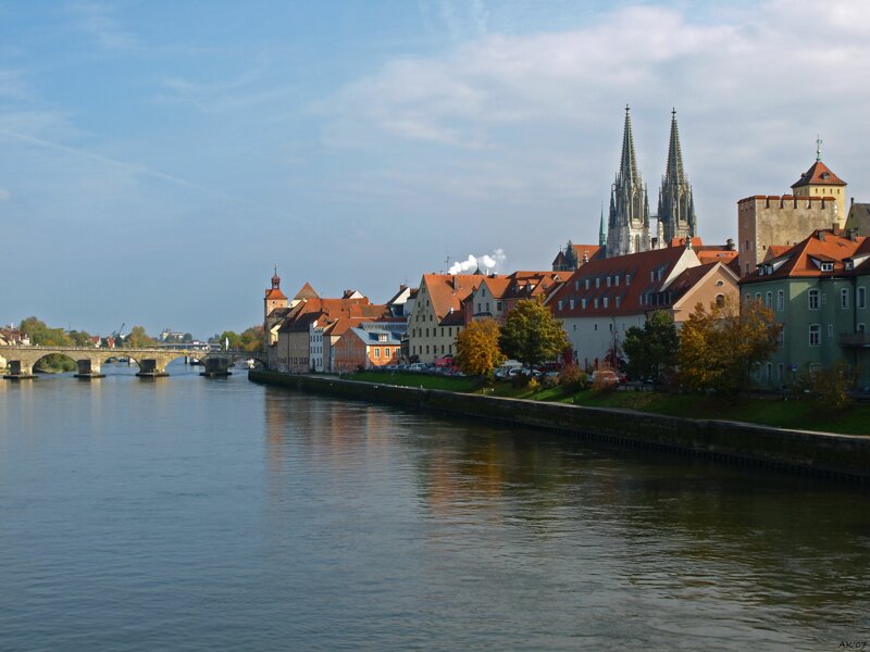 Blick auf Regensburgs Steinerne Brücke