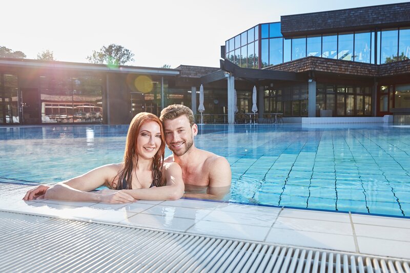 Balinea Thermen - Paar im Pool