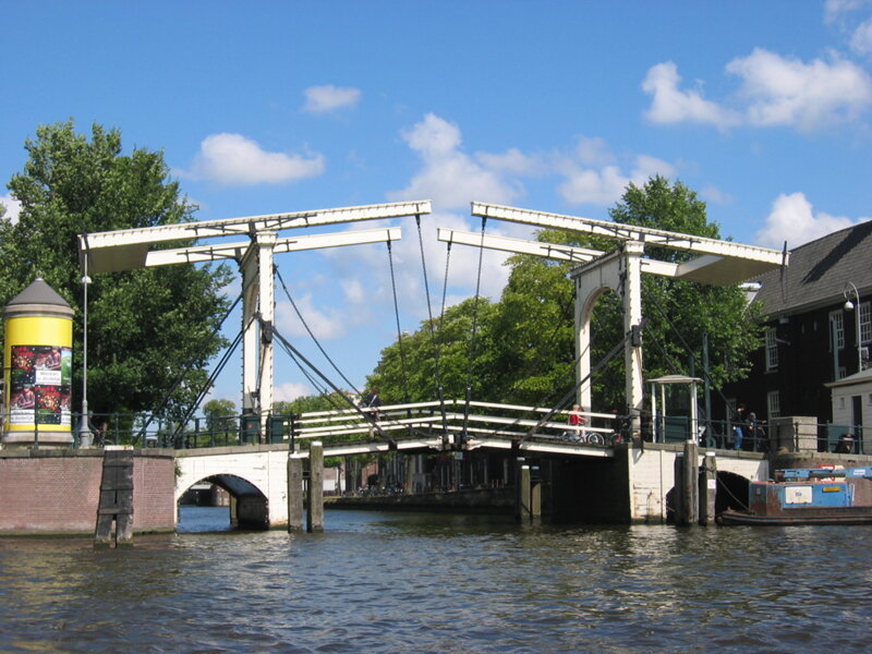 Die Magere Brug – historische Holzbrücke über den Amstel in Amsterdam