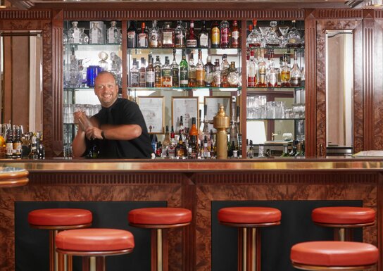 Bar mit Barkeeper