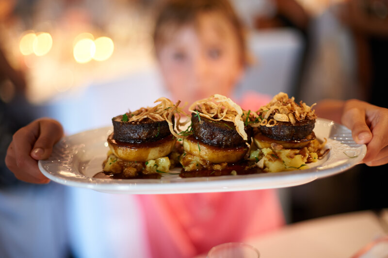 angerichtetes Essen auf Teller