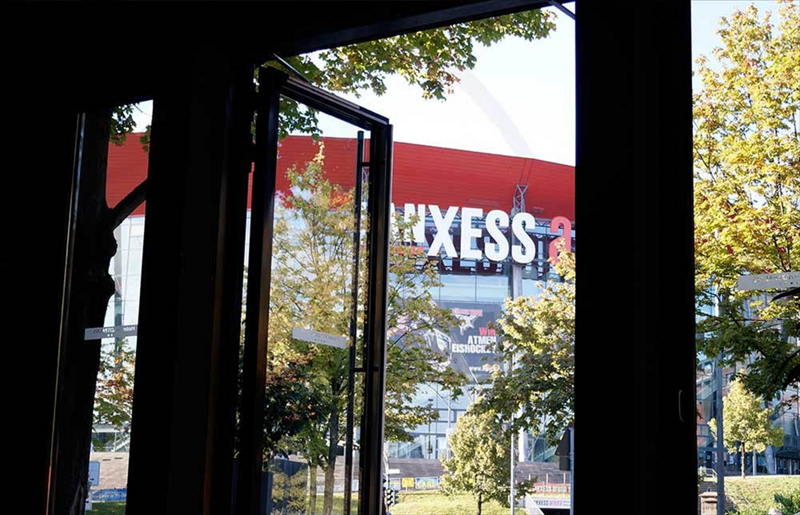 Ausblick zur Lanxess-Arena gegenüber