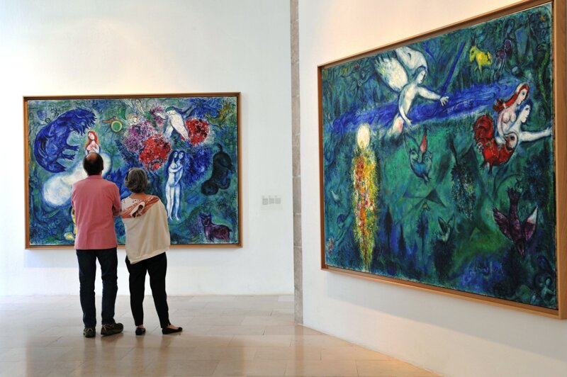 Musée Marc Chagall mit Besuchern