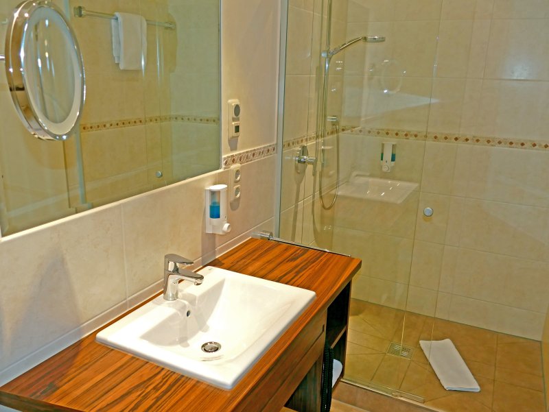 Badezimmer mit Dusche