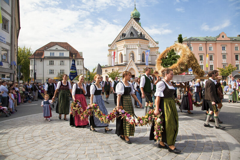 Erntedankfestumzug Rosenheim – einer der schönsten Trachtenzüge Bayerns